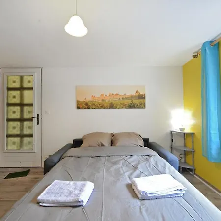 Apartment Bright Studio With Garden