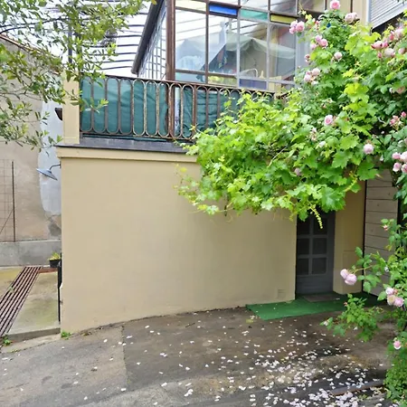 Apartment Bright Studio With Garden